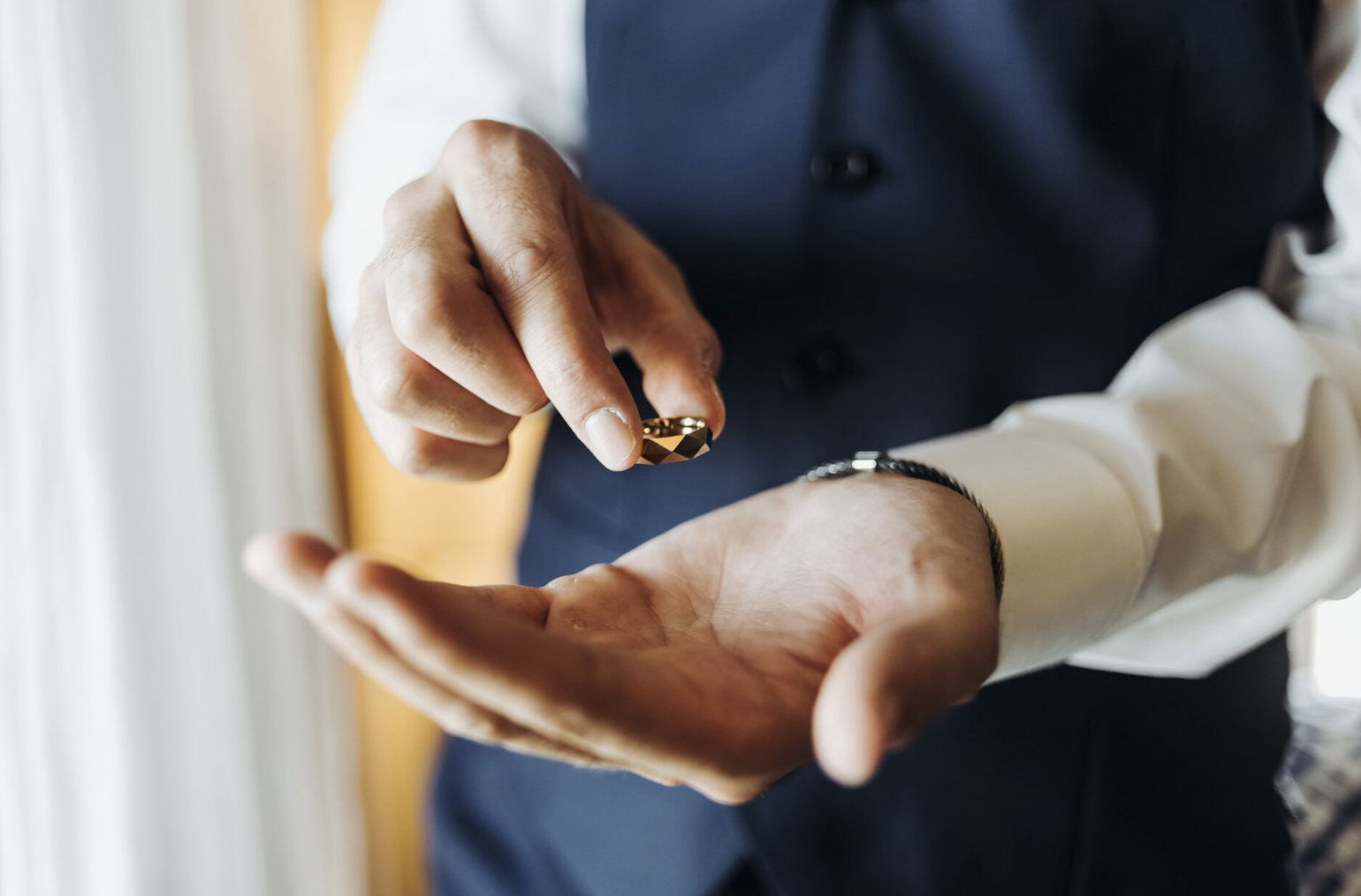 Why Men's Wedding Ring Shopping Has Changed So Much in the Last Decade